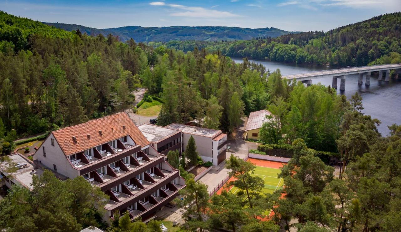 Hotel Hladina Nebrich エクステリア 写真