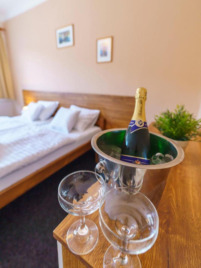 Hotel Hladina Nebrich エクステリア 写真