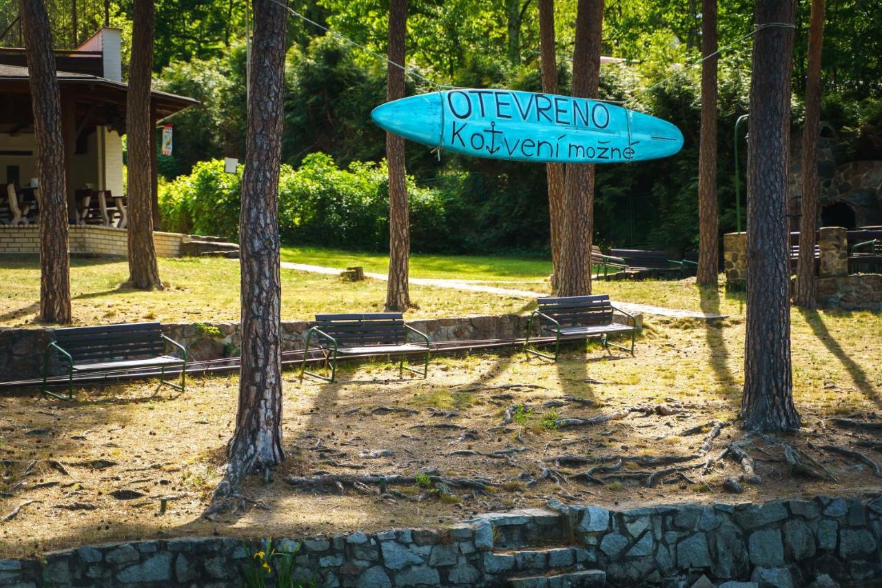 Hotel Hladina Nebrich エクステリア 写真